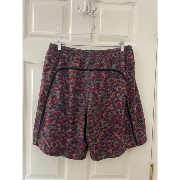Lululemon Men’s Pace Breaker 9” Lined Shorts Red Camo Size XL - Picture 2 of 3
